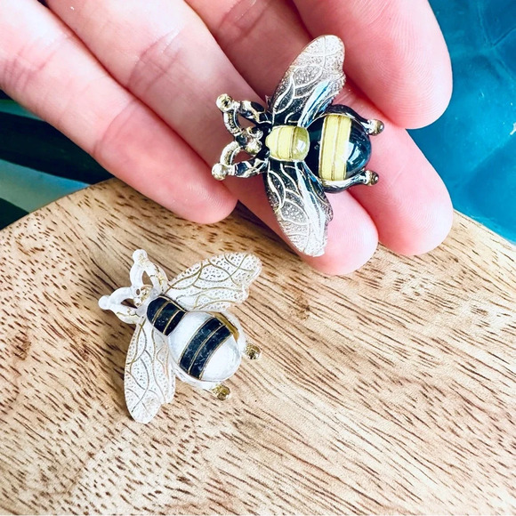 3/$22🩶 Bumble Bee Hair Clip Barrette Fashion Hair Accessories NEW 2 Clips - Picture 6 of 8